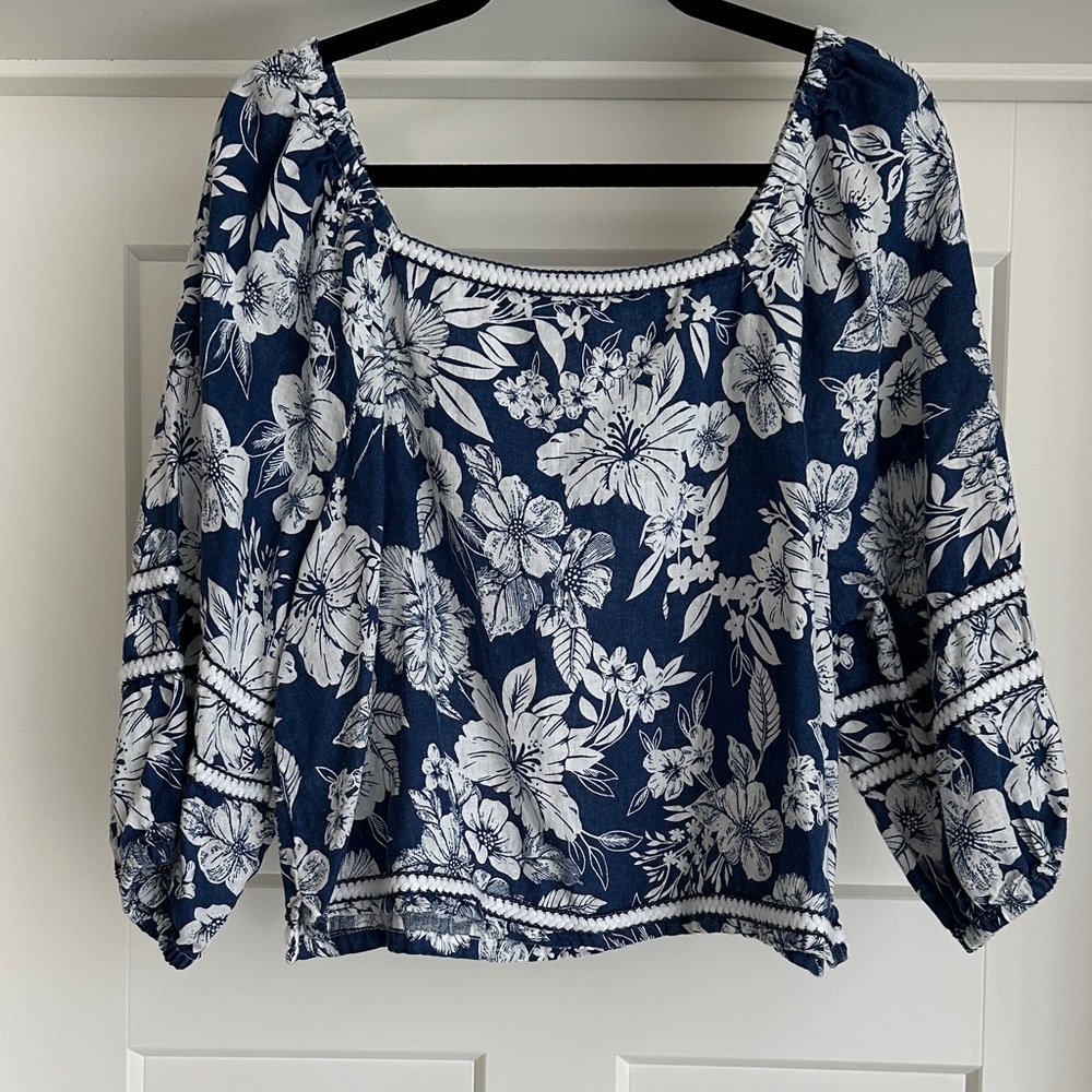 C&C California Navy and White Floral Blouse